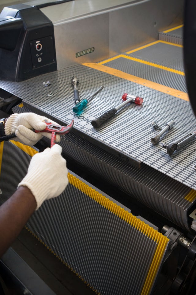 Escalator installation with tools