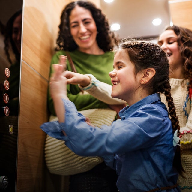 Women-With-Two-Girls-In-Elevator