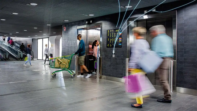 People in a shopping center