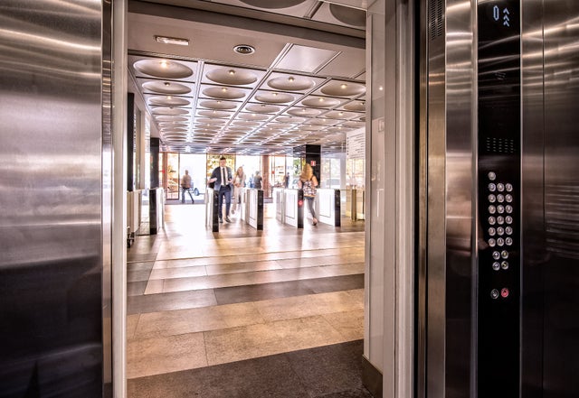 Edificio Bronce elevator