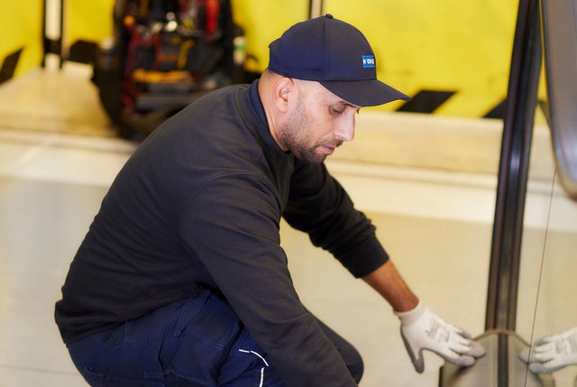 Escalator maintenance