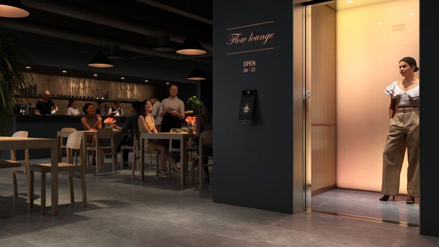 Restaurant with elevator