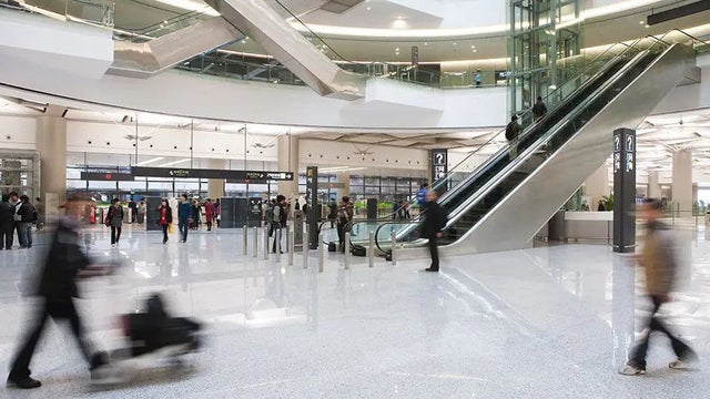 Safe escalator people flow