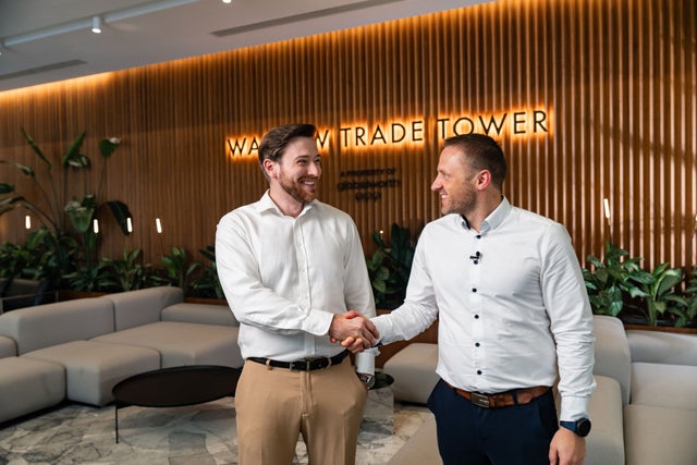 Customer shaking hands with a KONE expert
