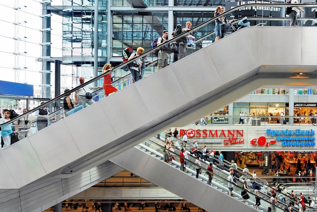Escalators at Berliner Hauptbahnhof with people