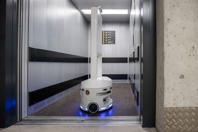 Elevator robot