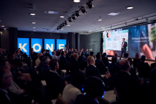 KONE's supplier meeting, a big audience listening to the CEO.